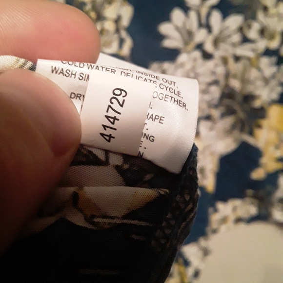 d/c Jean's Women's Plus Size Floral Vneck Blouse - Picture 11 of 12